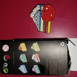 Snow White Princess Cake Pin